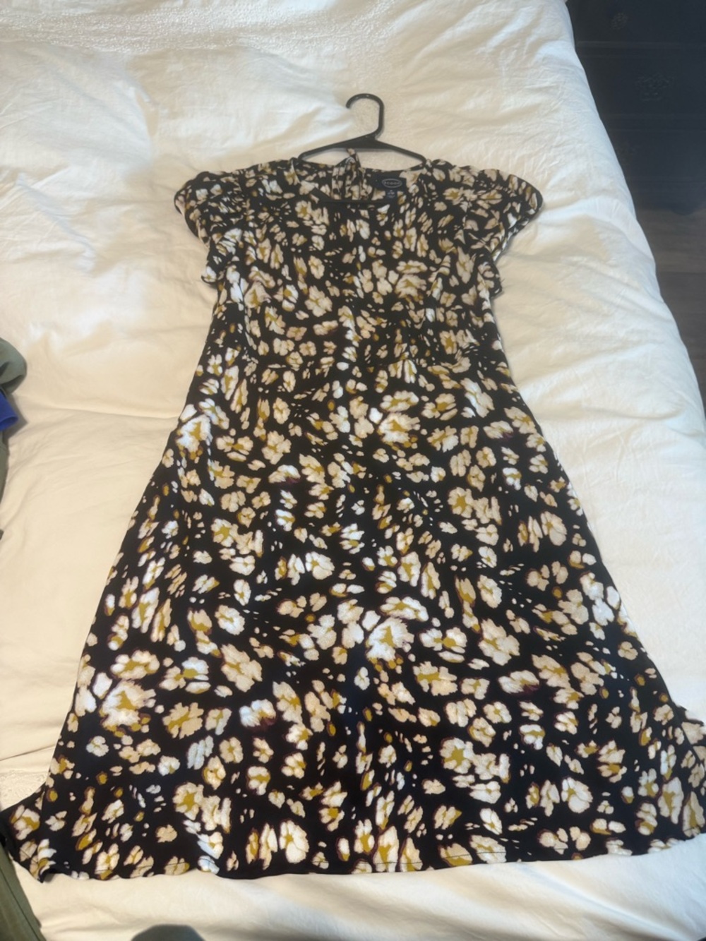 🖤Scoop Cap Sleeve Black Multi-color floral dress - size medium 🖤